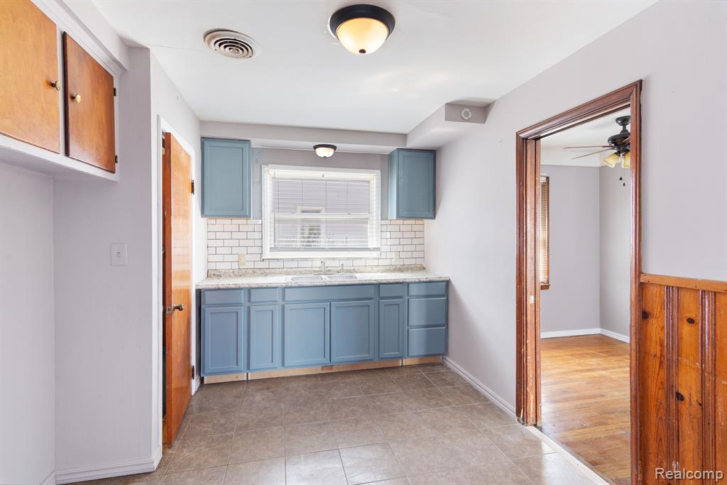 7668 HEYDEN Street, Detroit, MI 48228 — Photo 9