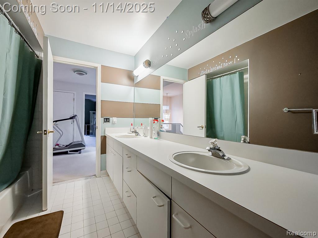 7359 Woodlore Drive, West Bloomfield, MI 48323 — Photo 17