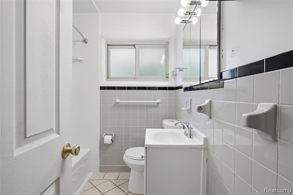 916 Buckingham Avenue, Flint, MI 48507 — Photo 15