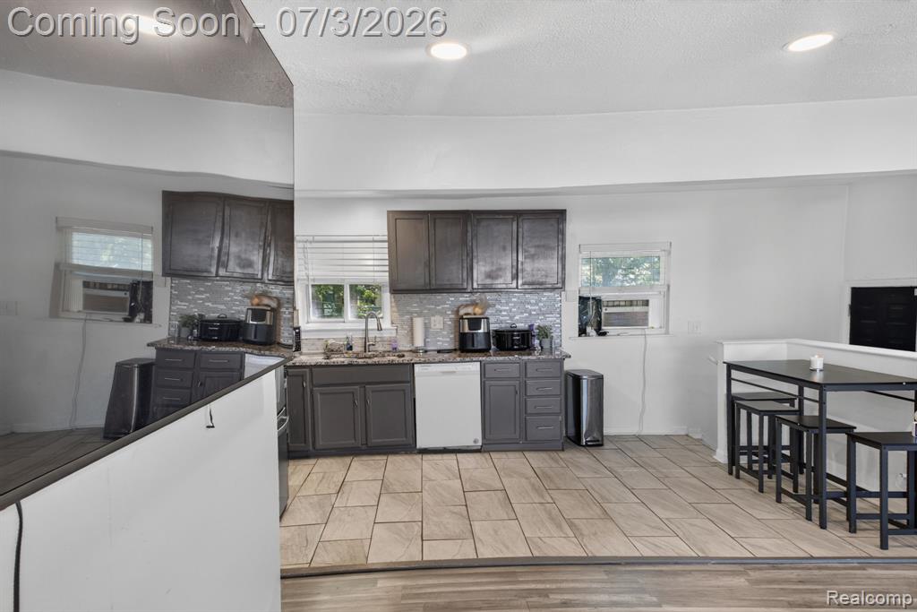 21326 Ithaca Avenue, Ferndale, MI 48220 — Photo 2