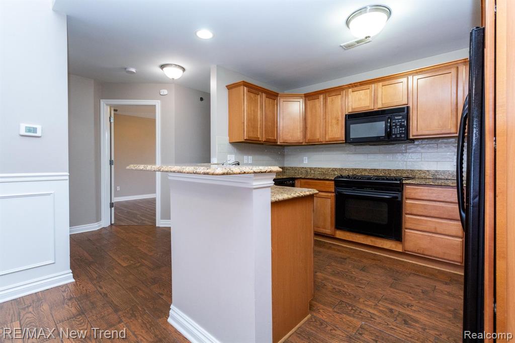 45929 GRAYSTONE Lane, Canton, MI 48187 — Photo 12