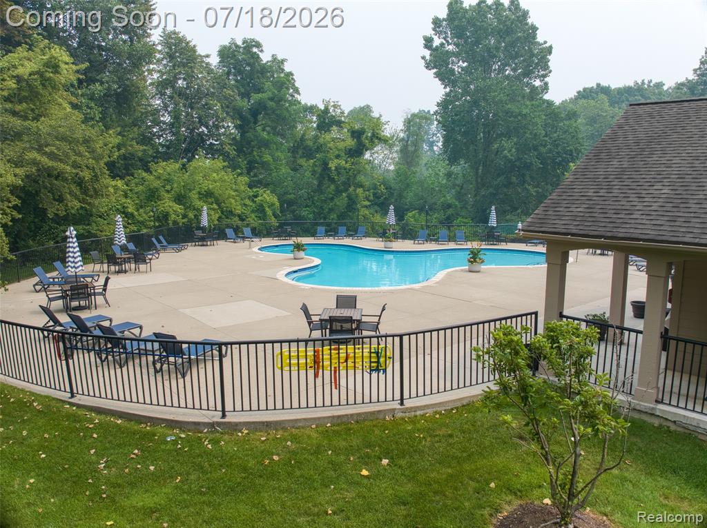 7482 Sheffield, West Bloomfield, MI — Photo 35