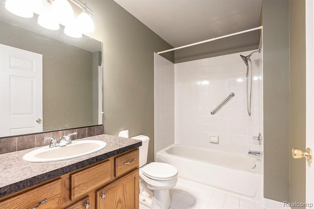 44427 Patricia Drive, Sterling Heights, MI 48314 — Photo 18