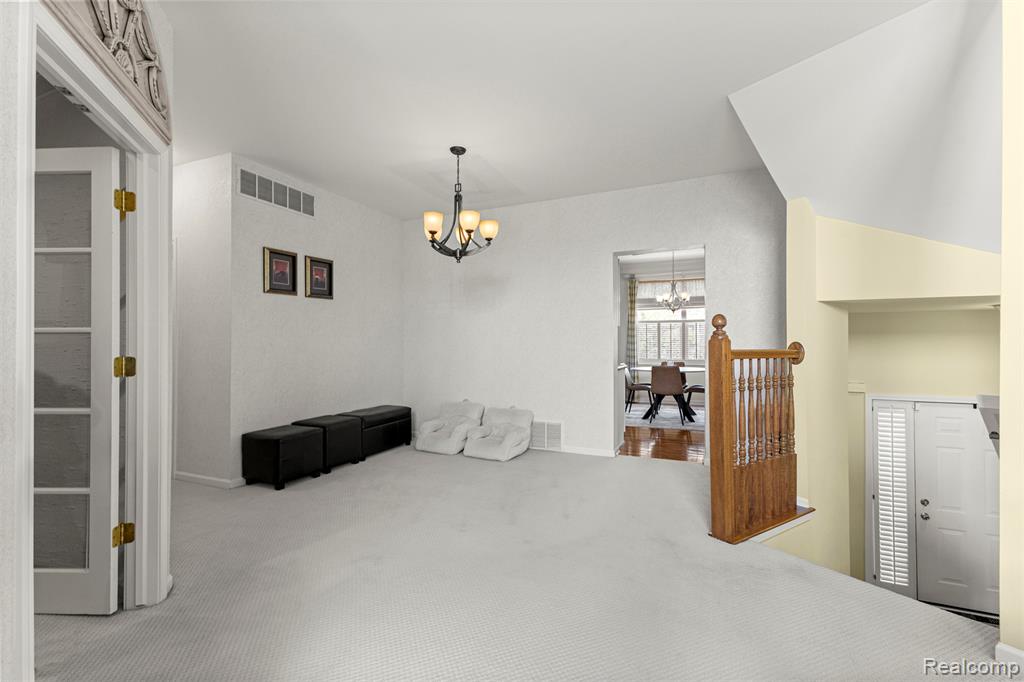 6 Bradford Court, Dearborn, MI 48126 — Photo 10