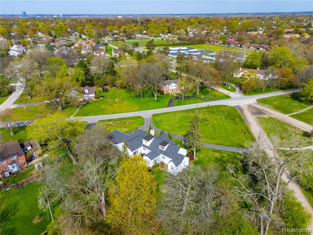 27881 Rackham Drive, Lathrup Village, MI 48076 — Photo 30
