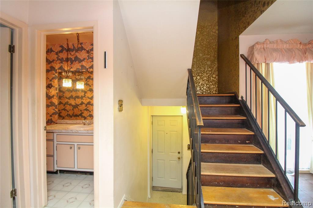 1922 Thornhill Place, Detroit, MI 48207 — Photo 11