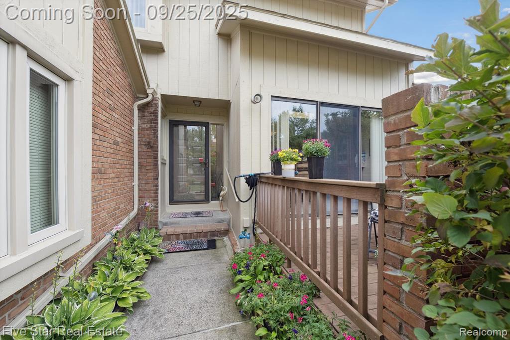5611 Hillcrest Circle W, 50, West Bloomfield, MI — Photo 5