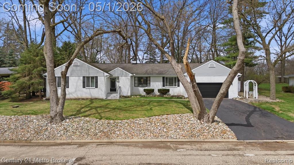 5060 Oneida Drive, Clarkston, MI 48348 — front exterior