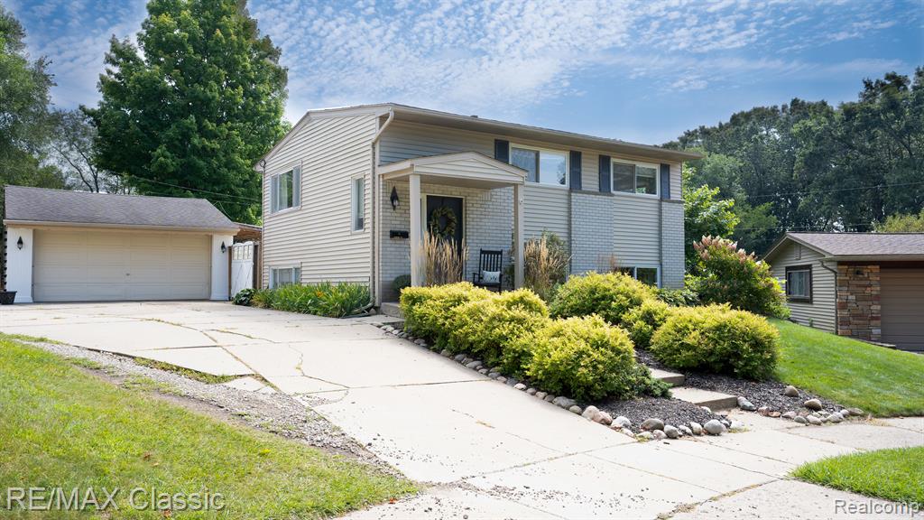 876 Panorama Court, Milford, MI 48381 — Photo 2