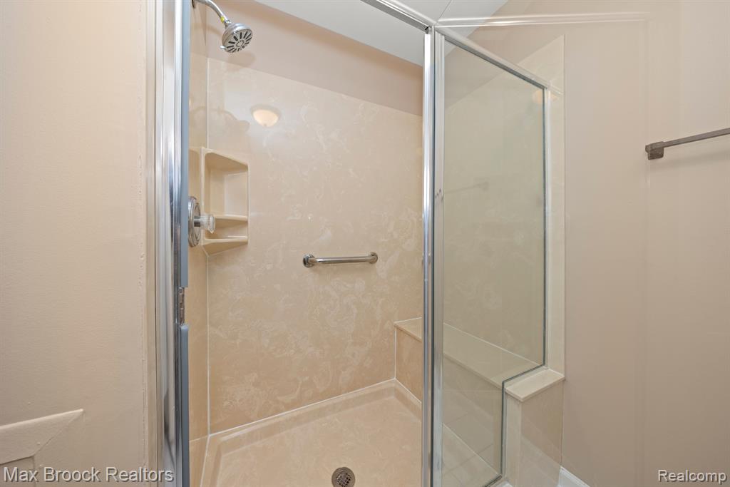 5605 DRAKE HOLLOW Drive W, West Bloomfield, MI — Photo 29