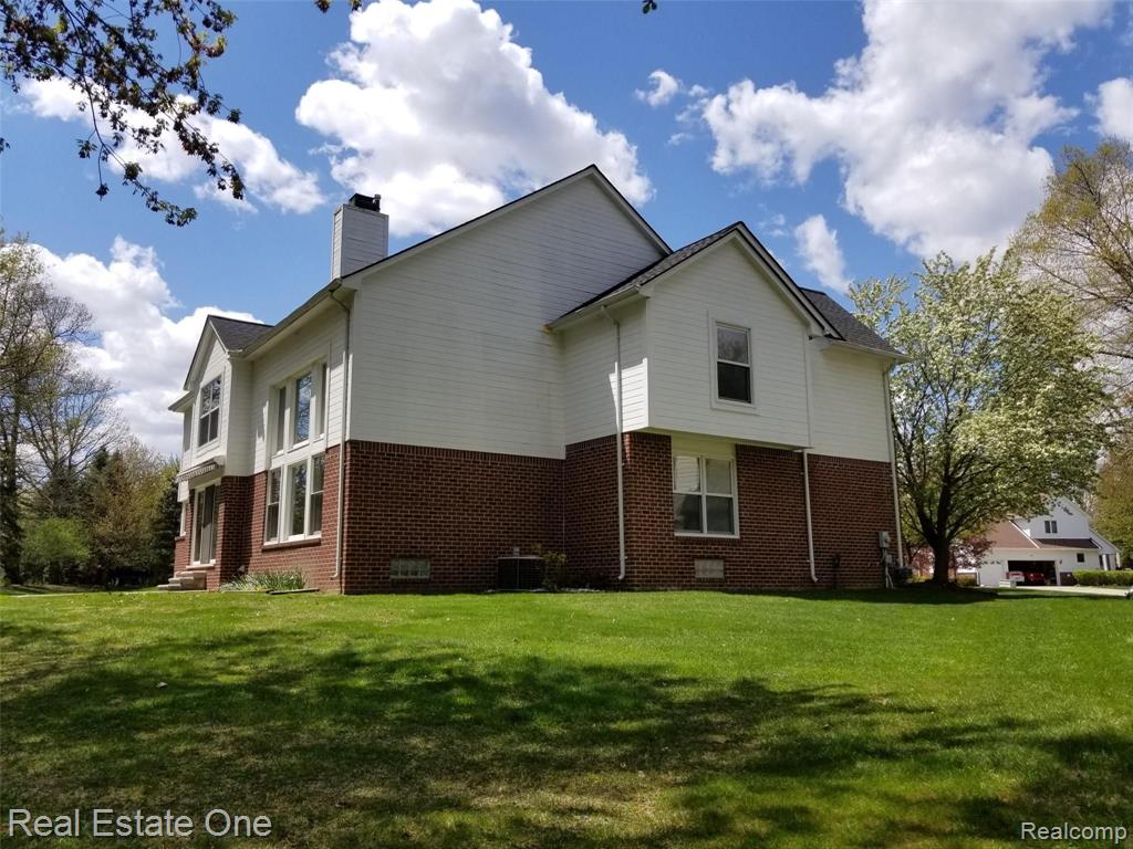 4066 COVENTRY Drive, Rochester Hills, MI 48326 — Photo 4