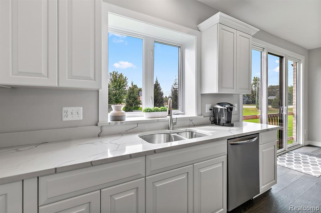 45190 TWIN RIVER Drive, Macomb, MI 48044 — Photo 28