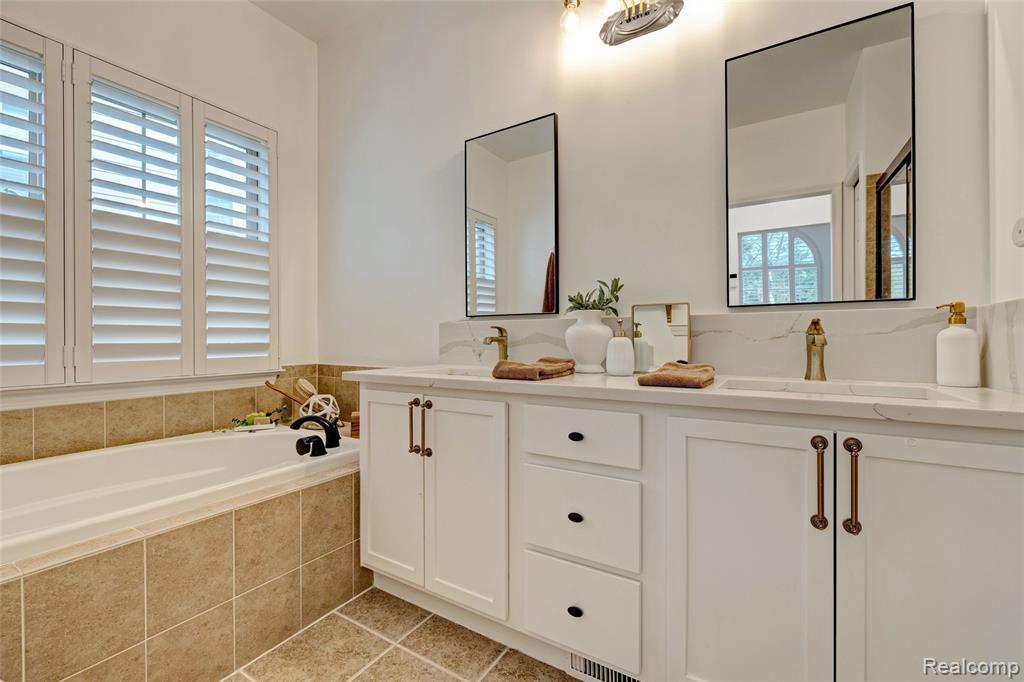 6931 Stonewood Place, Clarkston, MI — Photo 34