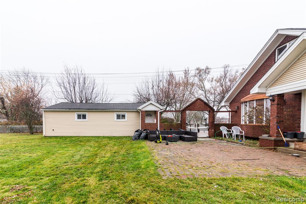30000 Oakgrove Street, Saint Clair Shores, MI 48082 — Photo 13