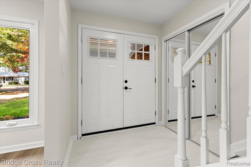 17537 Roseland Boulevard, Lathrup Village, MI 48076 — Photo 3