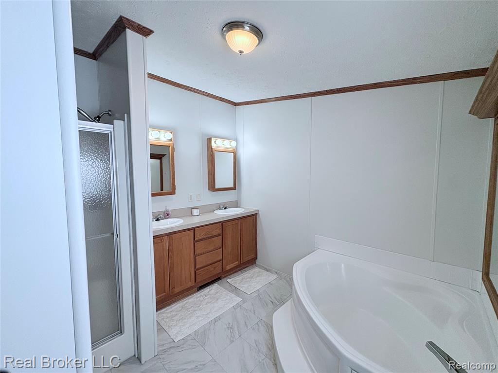 6054 Lapeer Road, Burton, MI 48509 — Photo 8
