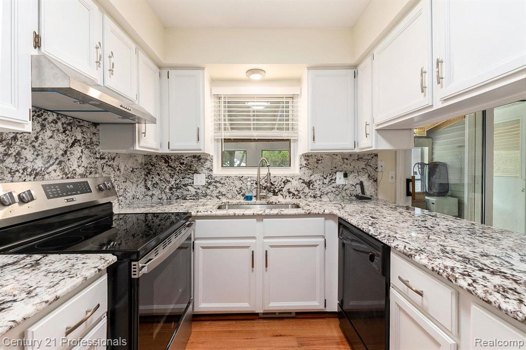 5800 CLIFFSIDE Drive, Troy, MI 48085 — Photo 8
