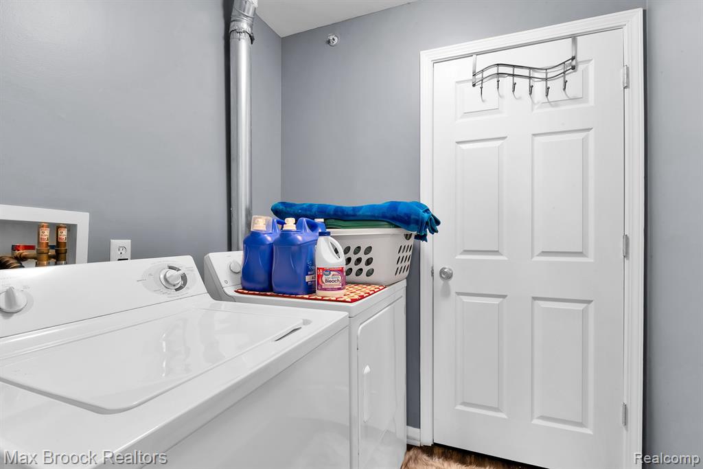 4210 ADDINGTON Drive, Commerce Twp, MI 48390 — Photo 13
