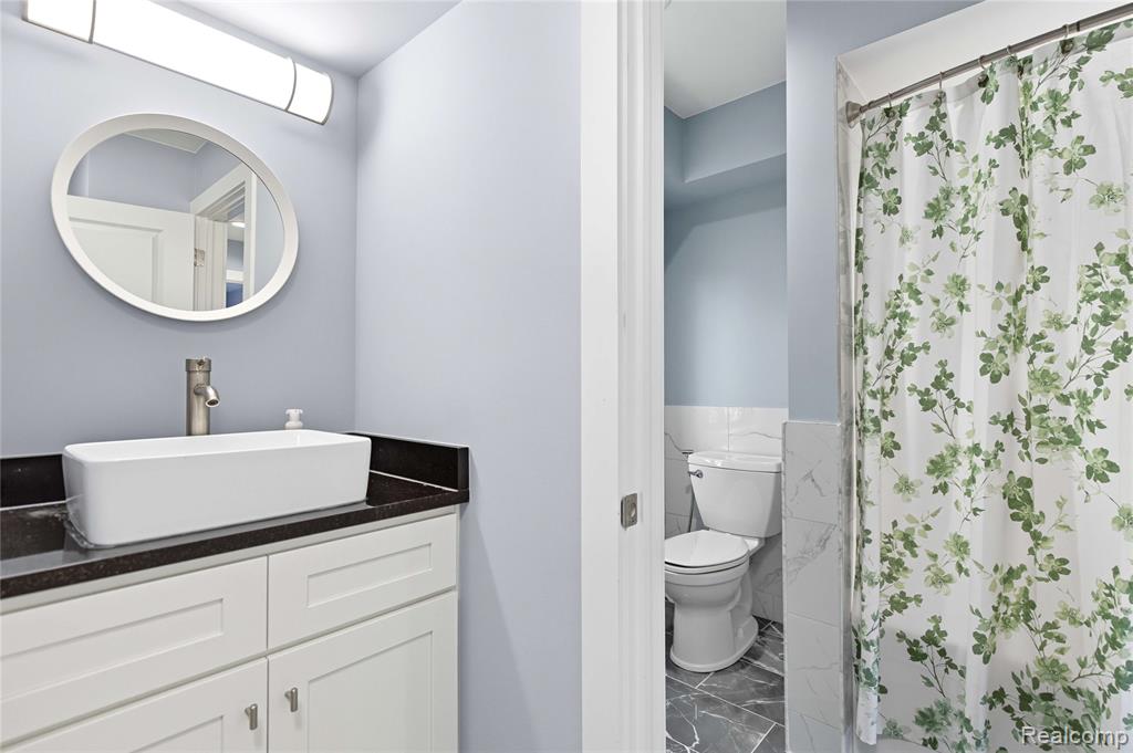 629 Ashley Circle, Rochester Hills, MI 48307 — Photo 18