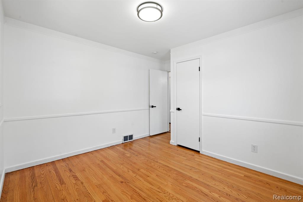 8540 ARNOLD Street, Dearborn Heights, MI 48127 — Photo 21