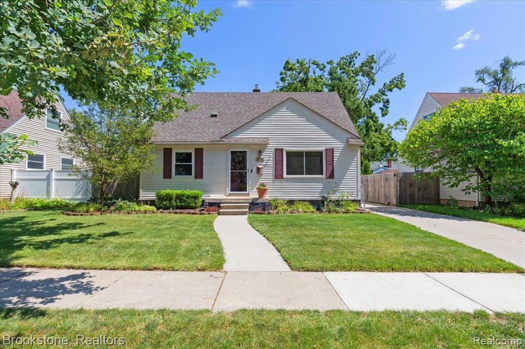 516 N EDGEWORTH Avenue, Royal Oak, MI 48067 — Photo 2