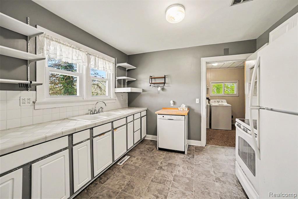4331 N Michigan Avenue, Saginaw, MI 48604 — Photo 8