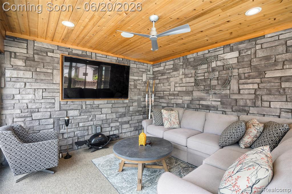 22491 E 10 Mile Road, Saint Clair Shores, MI 48080 — Photo 22
