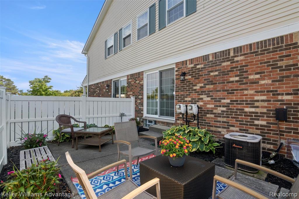 42105 Roscommon Street, Novi, MI 48167 — Photo 36