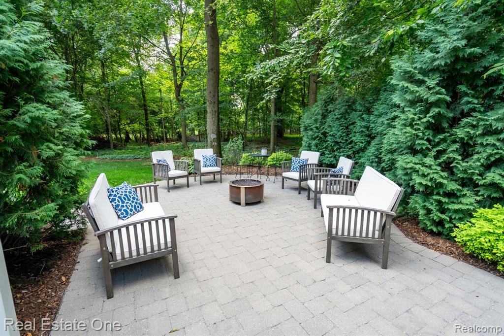 4794 RIVERS EDGE Drive, Troy, MI 48098 — Photo 50