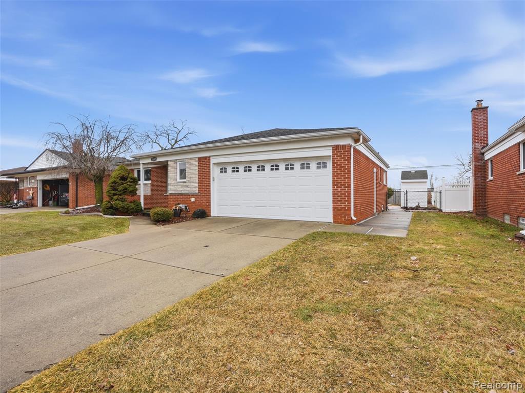 7697 Carrousel Boulevard, Westland, MI — Photo 5