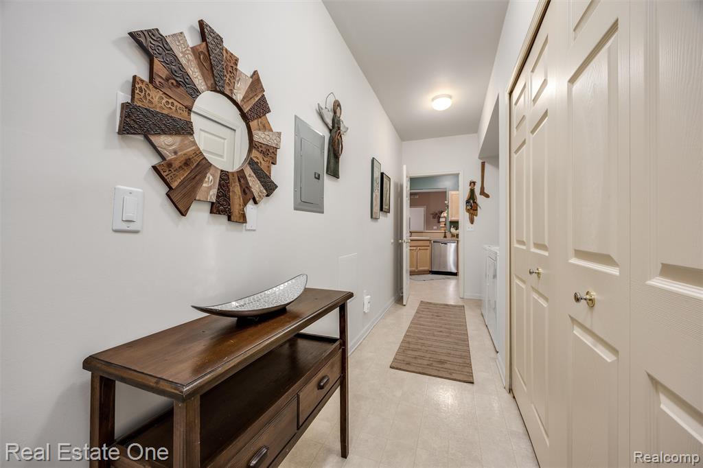 4104 Chesapeake Circle, Walled Lake, MI 48390 — Photo 19