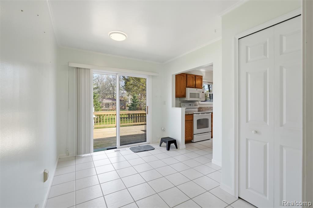 6414 Lanman Drive, Waterford, MI 48329 — Photo 10