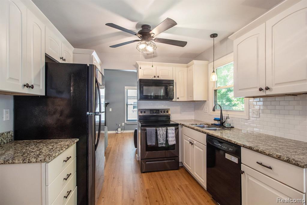 7989 LAKE CREST Drive, Ypsilanti, MI 48197 — Photo 18
