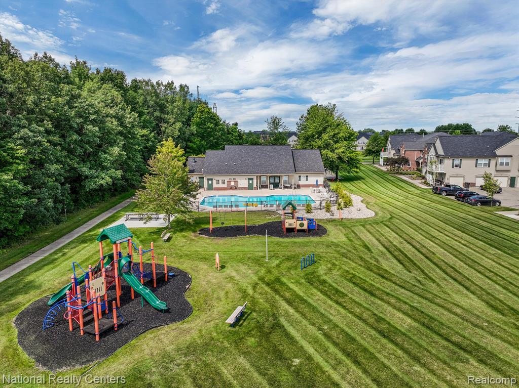 4248 HAMPTON RIDGE Boulevard, Howell, MI 48843 — Photo 2