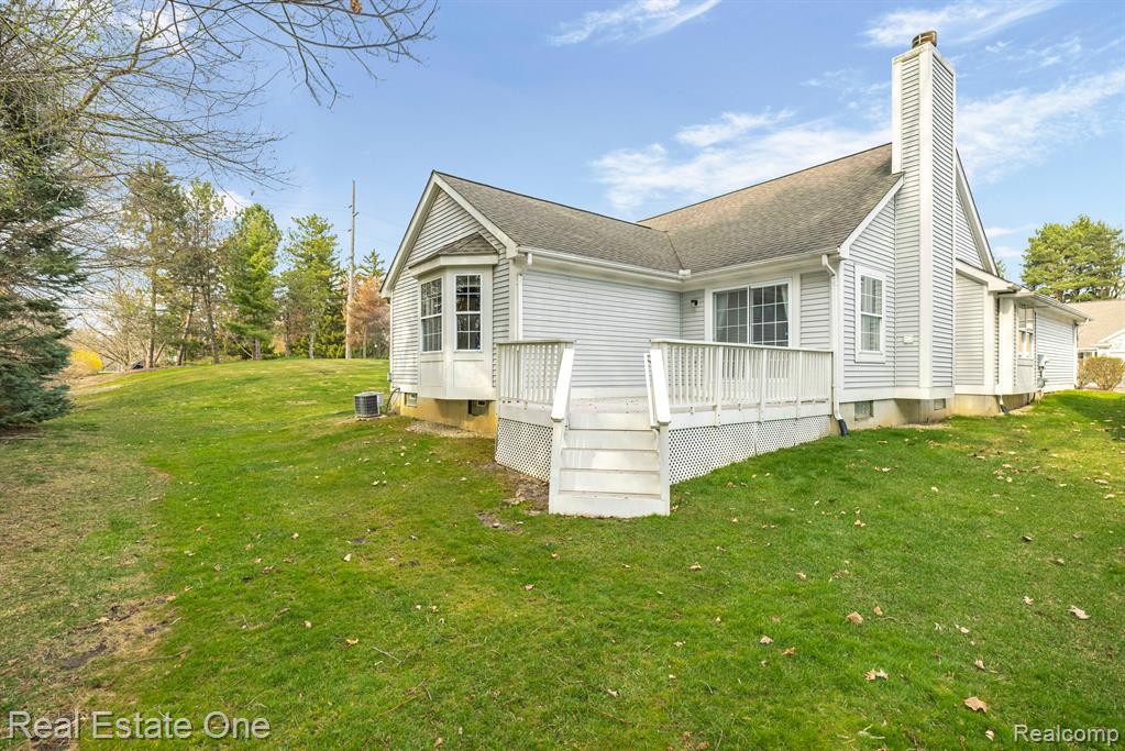 5400 FOREST RIDGE Drive, Clarkston, MI — Photo 2