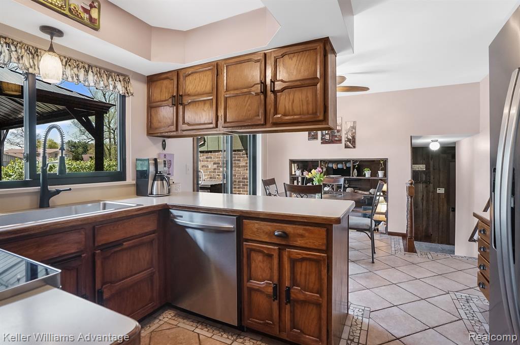 5105 Beachwood Court, Commerce Twp, MI 48382 — Photo 14