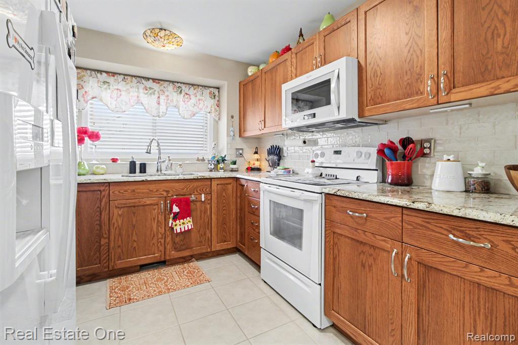 17504 Christina Drive, 193, New Boston, MI 48164 — Photo 4