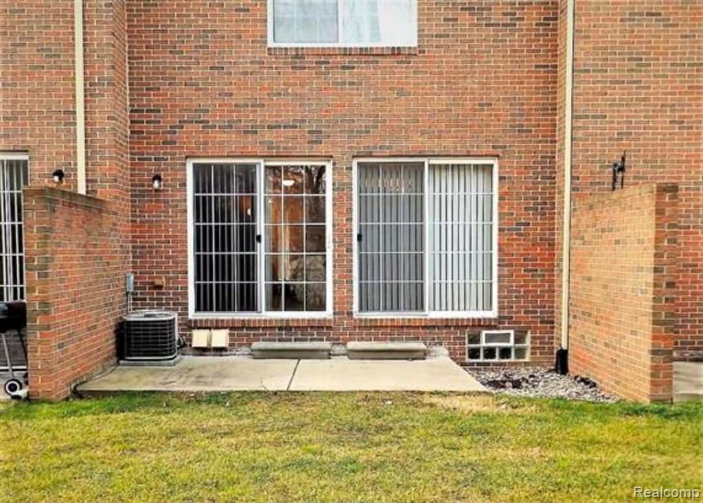 9026 Newport Way, Livonia, MI 48150 — Photo 2