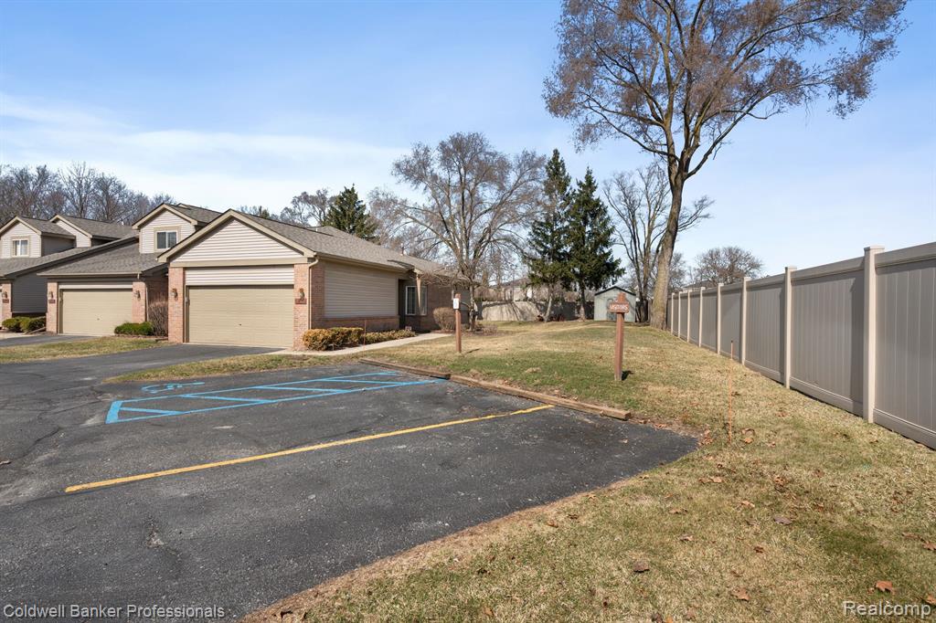 6769 QUAIL RUN Circle N, Westland, MI — Photo 36