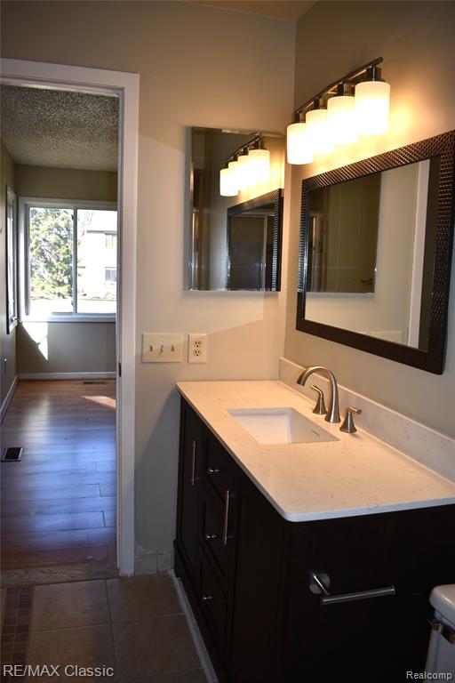 7901 Lawrence, West Bloomfield, MI — Photo 27