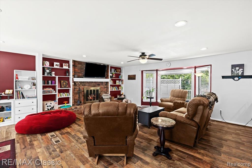 4815 Ravinewood Drive, Commerce Twp, MI 48382 — Photo 15