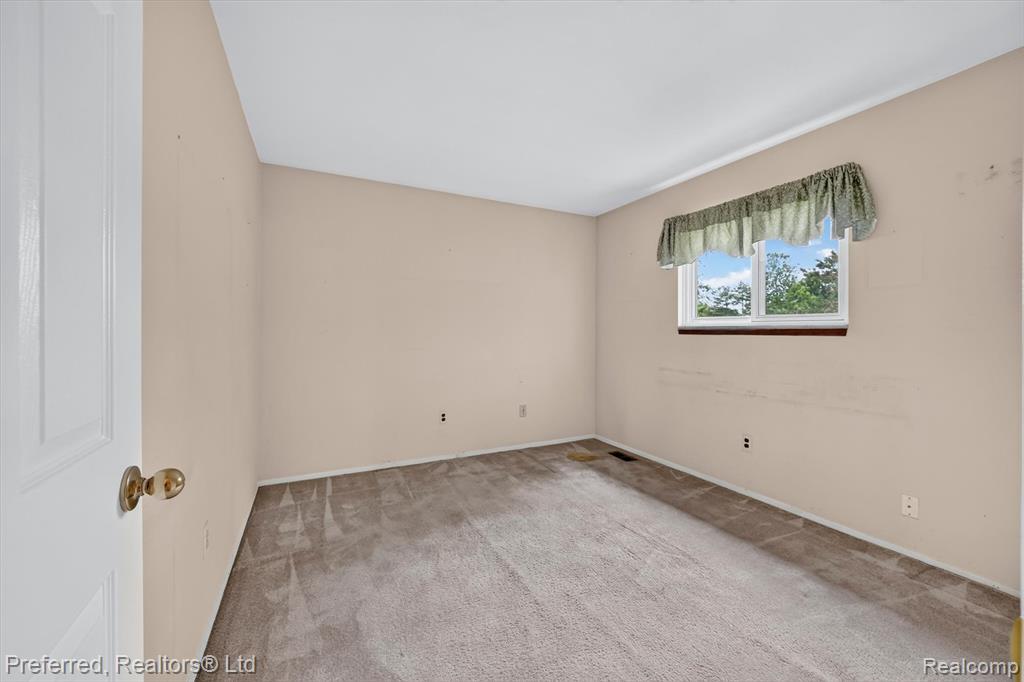 46596 Maidstone Road, Canton, MI 48187 — Photo 36