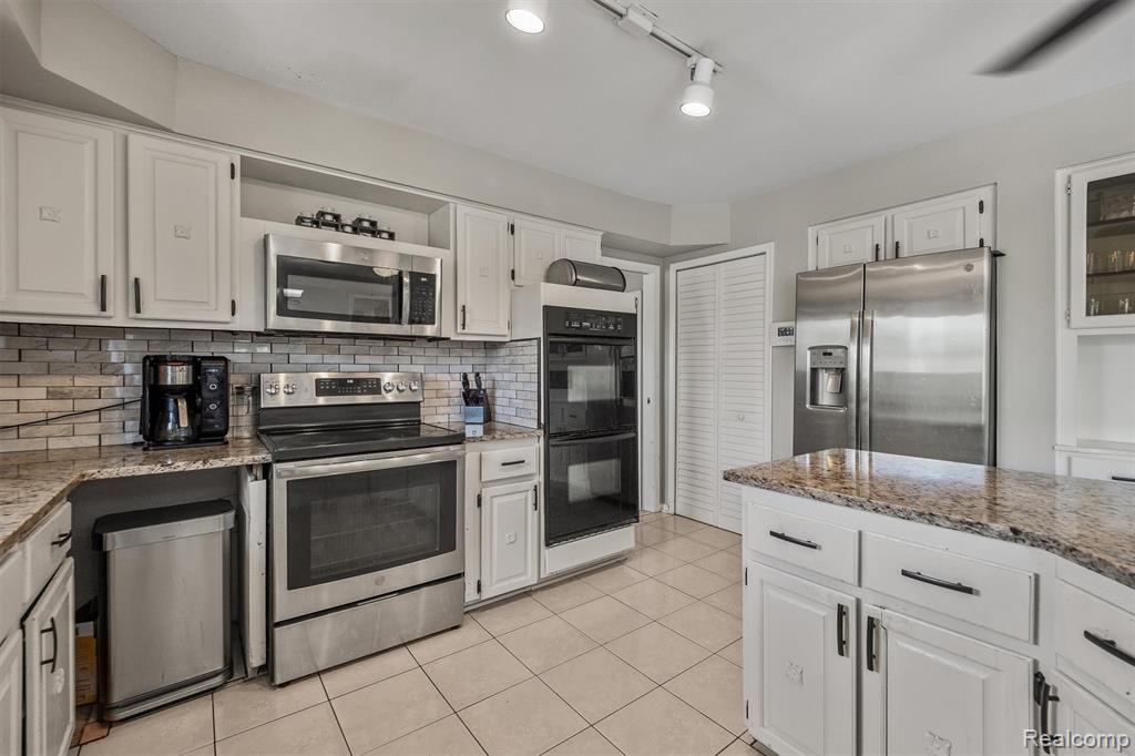 4041 TWIN LAKES Court, Shelby Twp, MI 48316 — Photo 11