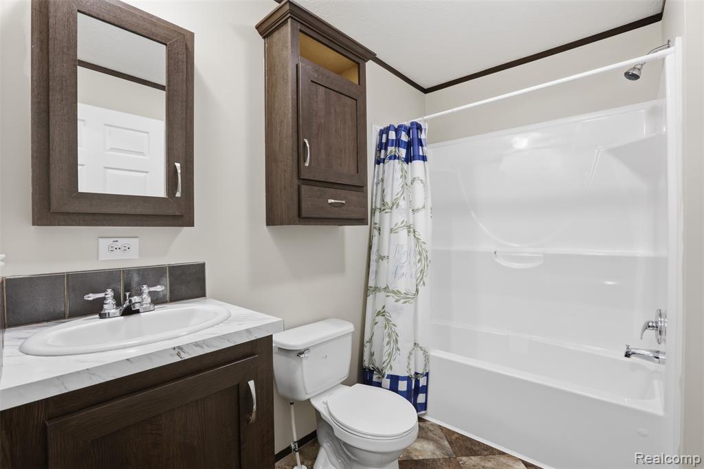807 Swan Street, Rochester Hills, MI 48309 — Photo 17