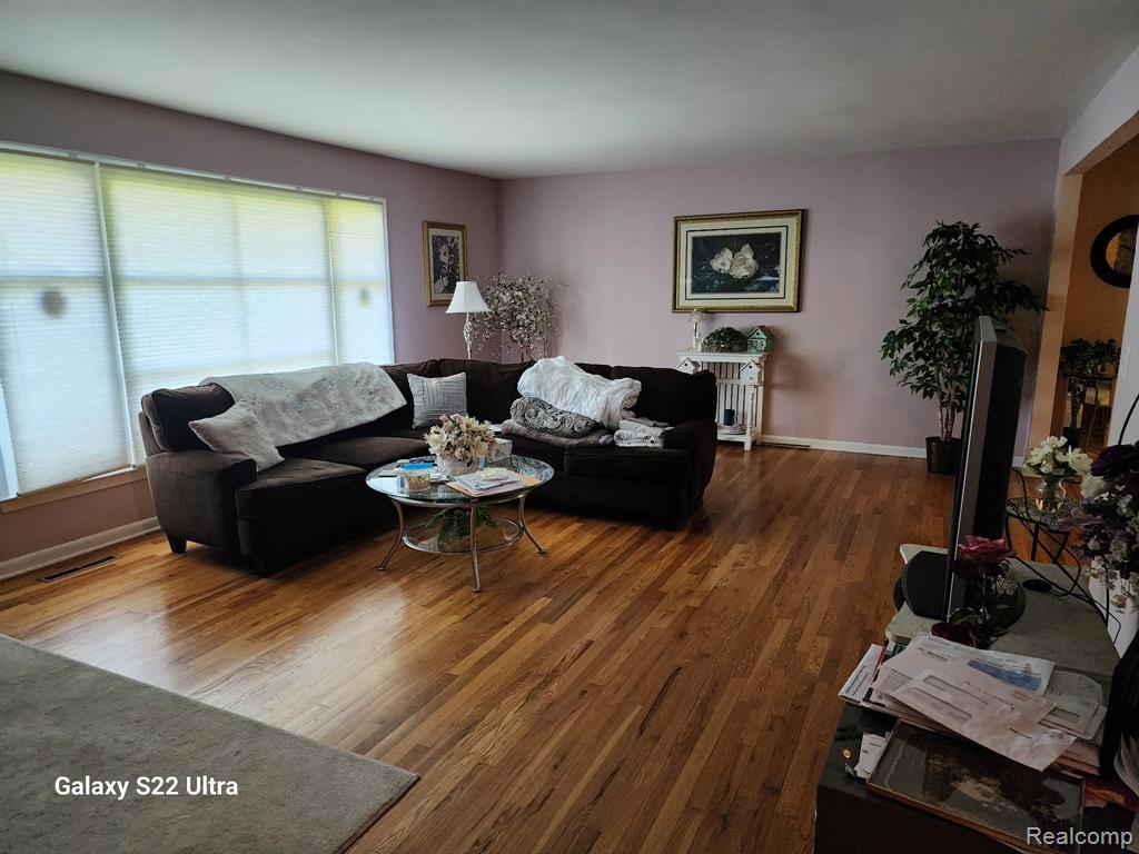 2340 Pineview Court, Flushing, MI 48433 — Photo 12