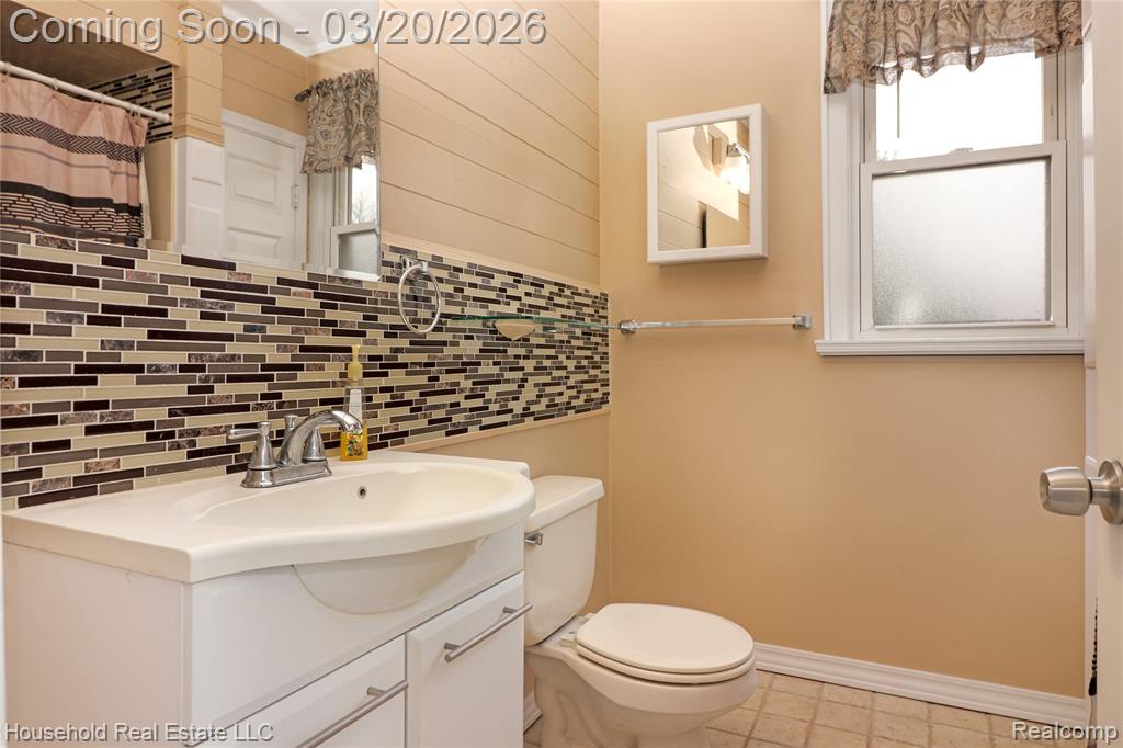 8335 Harding, Center Line, MI 48015 — Photo 11