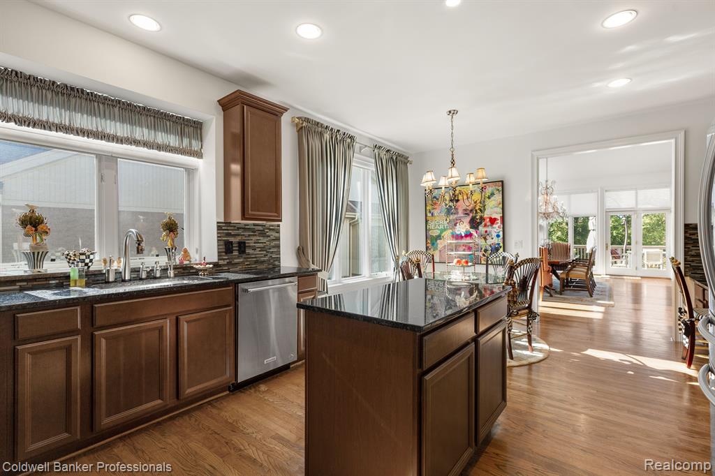 5040 OAKBROOKE Drive, West Bloomfield, MI 48323 — Photo 10