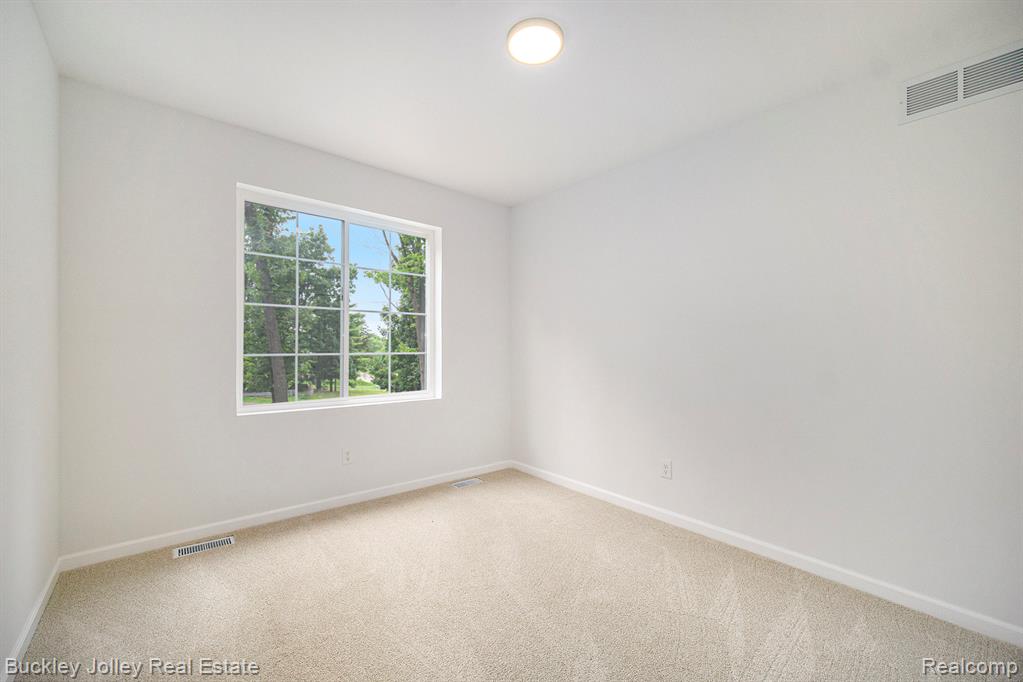 10303 Nine Mile Road, Whitmore Lake, MI 48189 — Photo 11