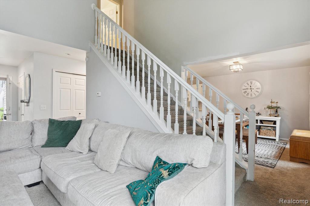 5231 COUNTRY WOOD Lane, Grand Blanc, MI 48439 — Photo 7