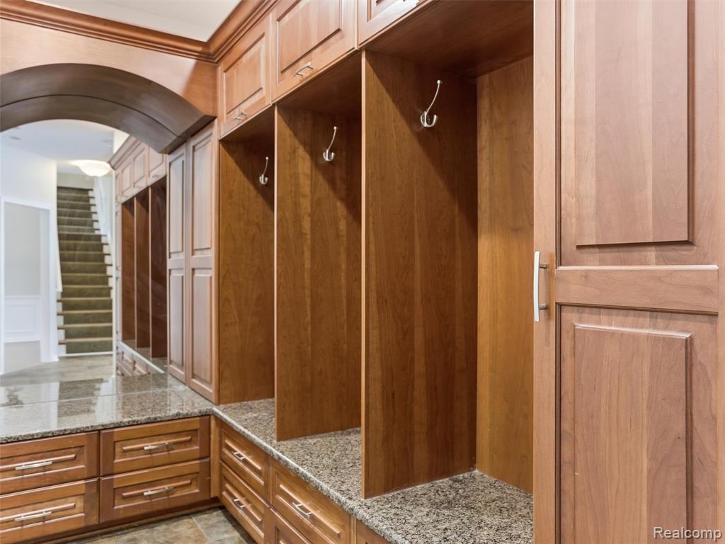 5454 Creekmonte Drive, Rochester, MI 48306 — Photo 19